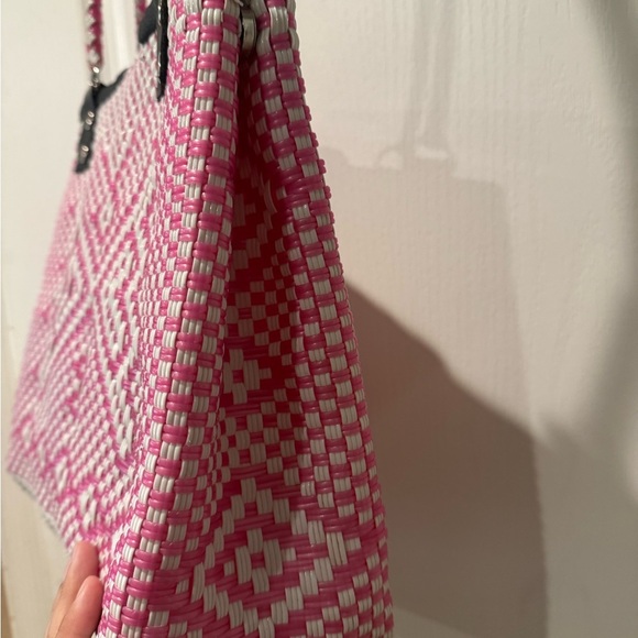 Artesanal Pink and White Woven Tote Bag - Picture 4 of 11